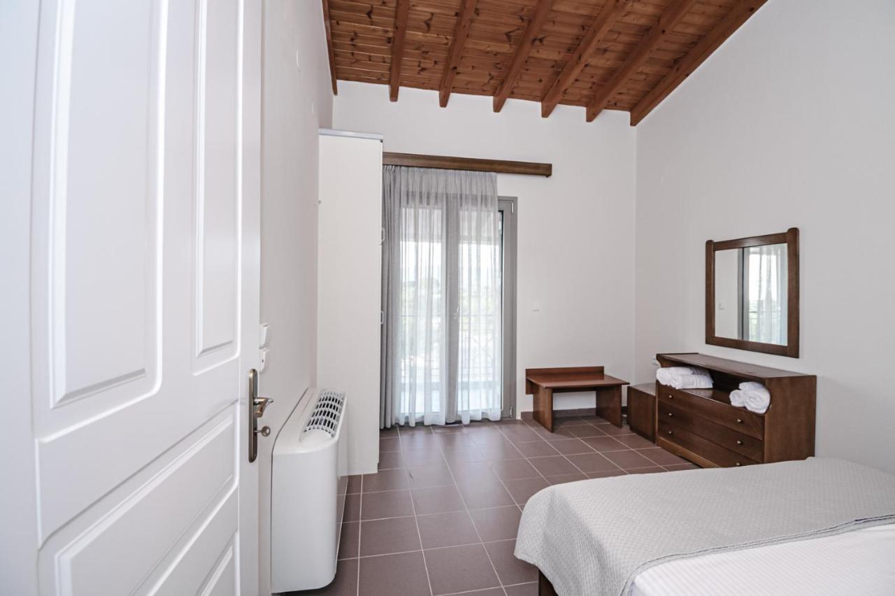 Terra Helios Suites & Studios Кипарисия Стая снимка