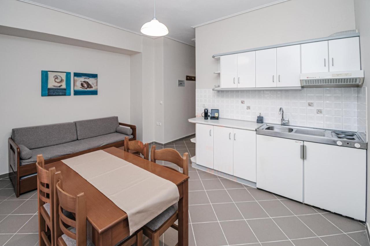 Terra Helios Suites & Studios Кипарисия Стая снимка