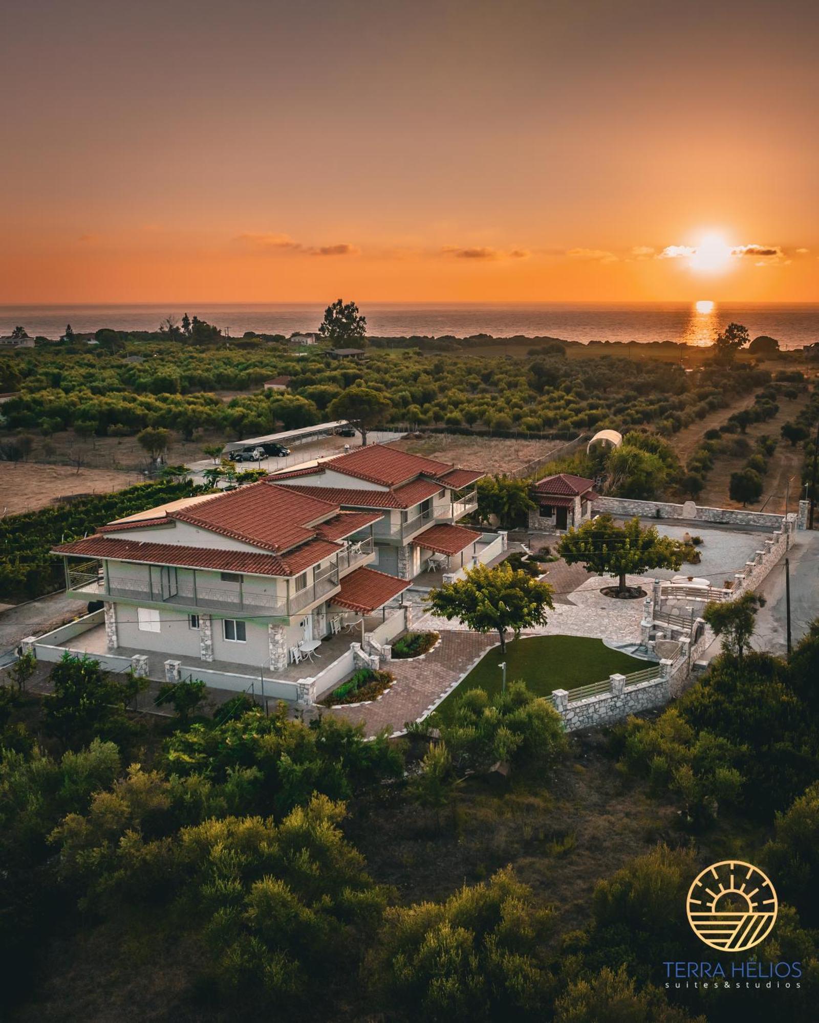Terra Helios Suites & Studios Кипарисия Екстериор снимка
