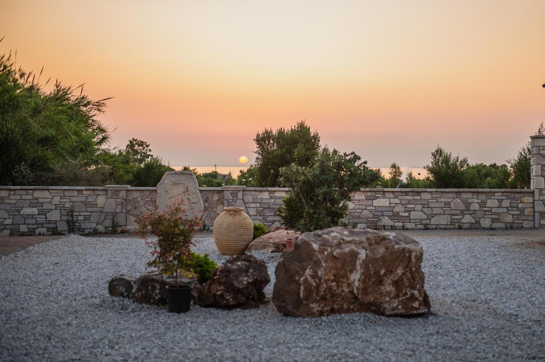 Terra Helios Suites & Studios Кипарисия Екстериор снимка