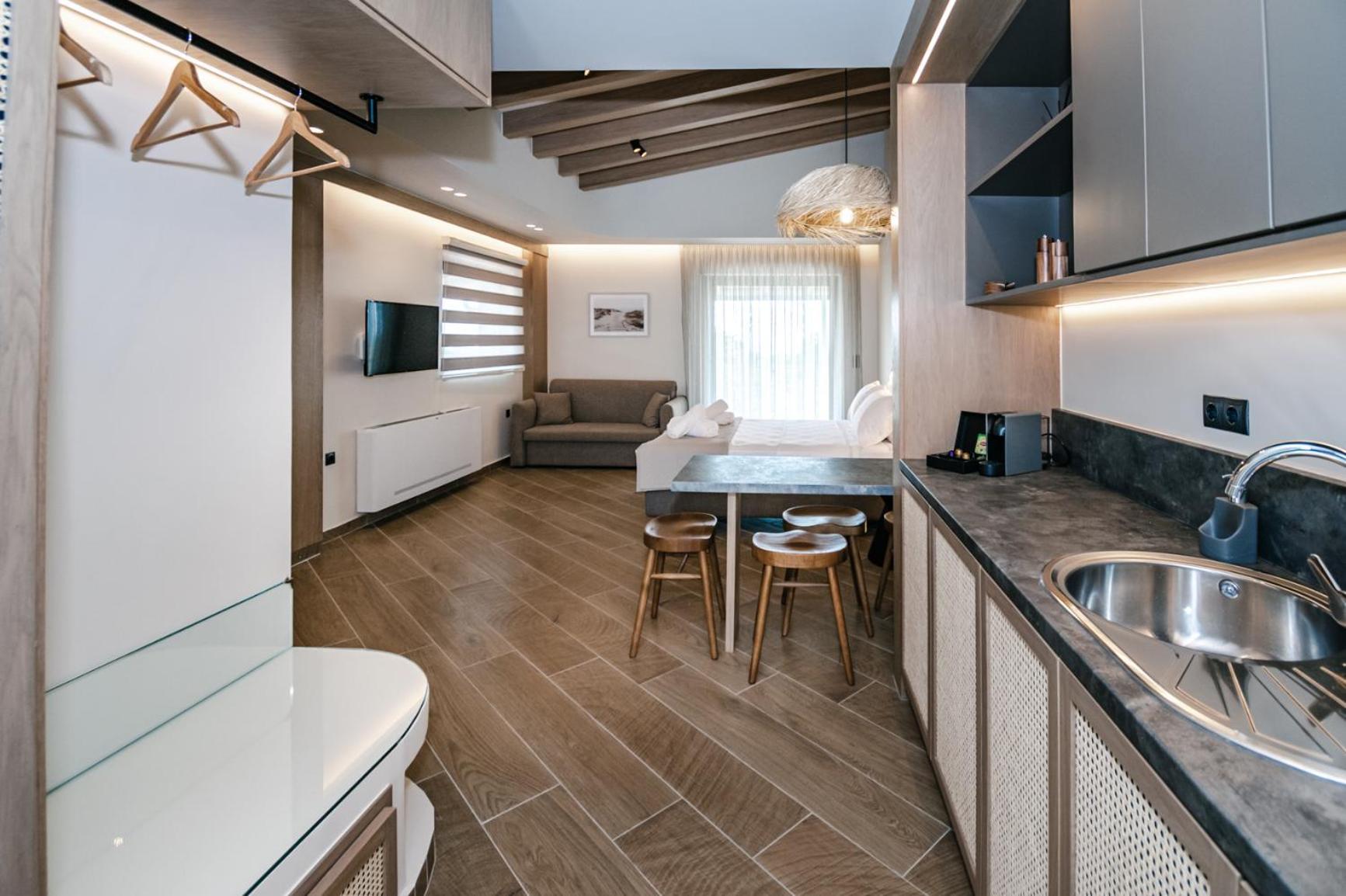 Terra Helios Suites & Studios Кипарисия Стая снимка