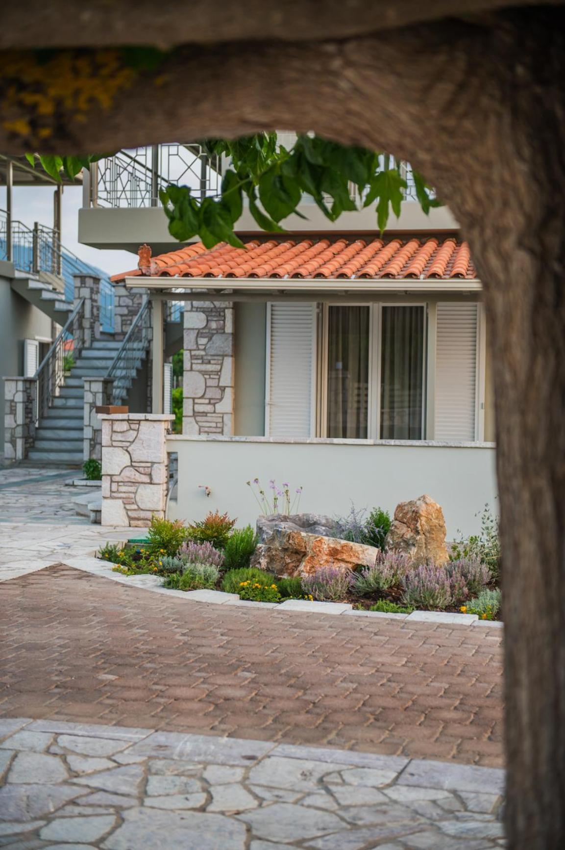 Terra Helios Suites & Studios Кипарисия Екстериор снимка